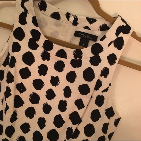 Black and white polka dot textured dundress. - Picture 3 of 4